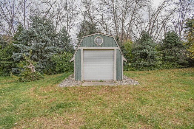 Building Photo - Spacious 4-Bedroom Acreage with Stunning Views Near Hartford — 1.5 Acres of Country Living!