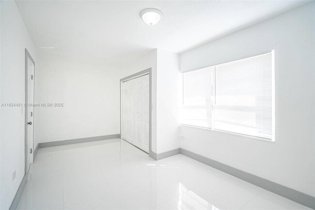 Building Photo - 1320 SW 17th Ave