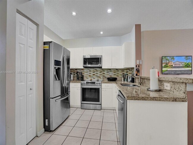 Building Photo - 938 Bluewood Terrace