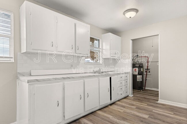 Building Photo - 4404 Pecan Ln