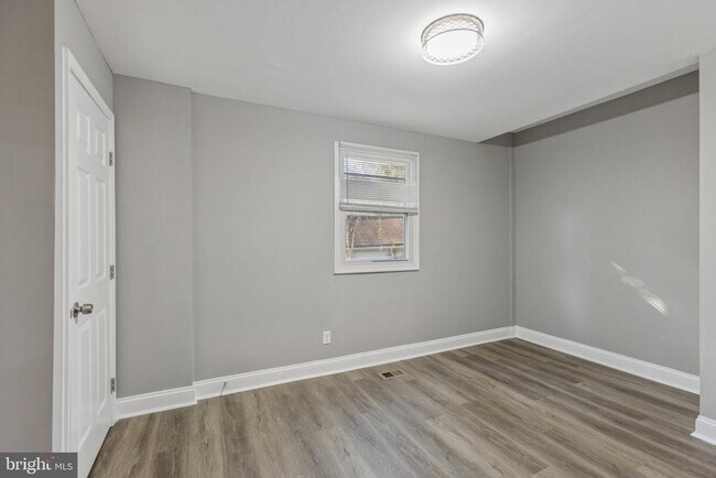 Building Photo - 405 34th St SE