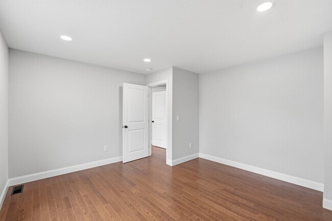 Building Photo - 24 Daytona St