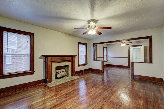 Building Photo - Lovely 1 Bed Home with new Balcony: 1407 1/2 Northwest 17th Street