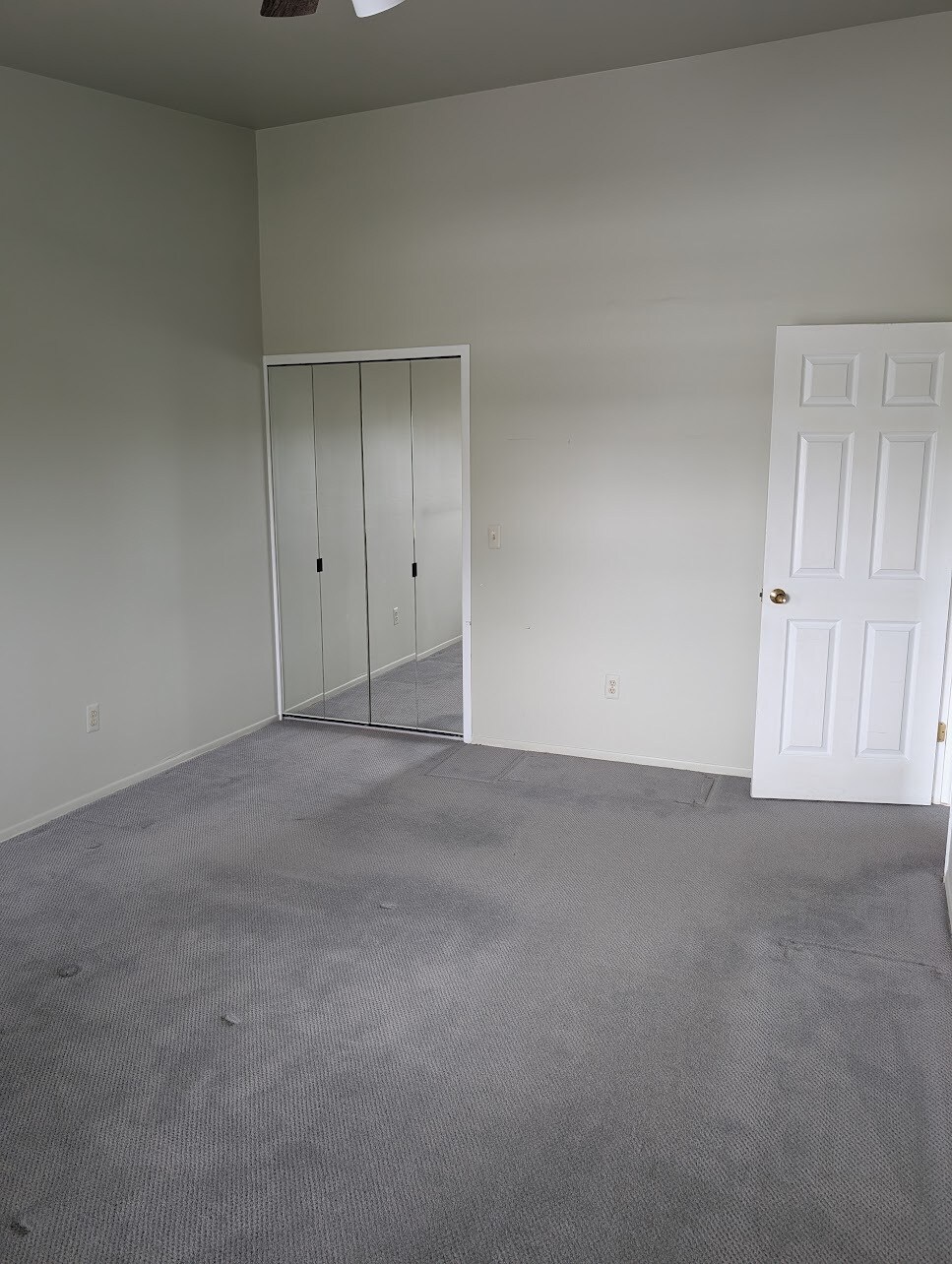 Building Photo - 38928 Country Cir