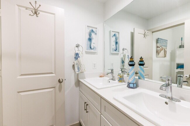 Building Photo - Spacious 4 Bed, 2 Bath Home in Abbey Glen w/ Liberty High School Feeder Pattern!