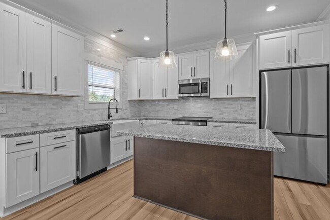 Building Photo - Stunning New Build!