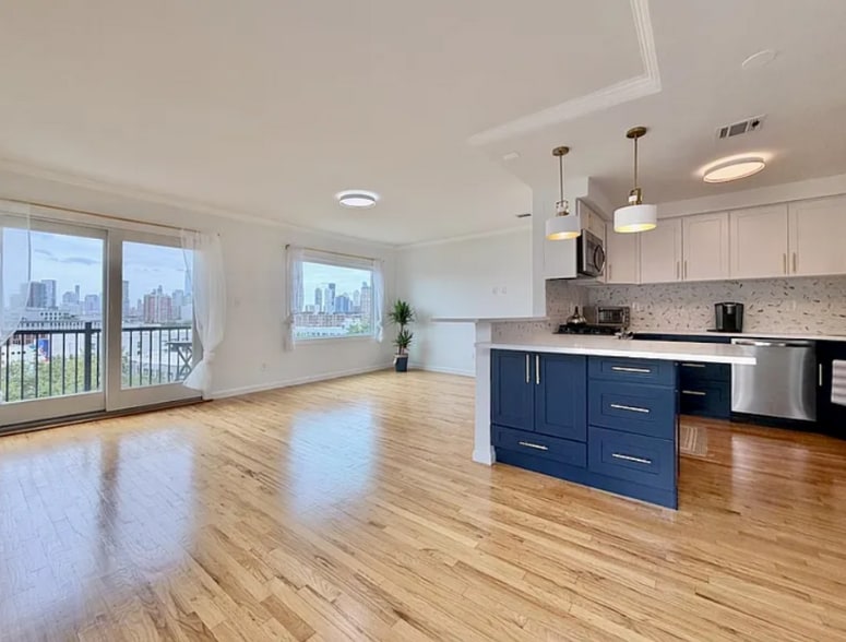 Building Photo - 126 Ogden Ave.