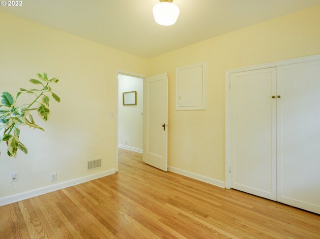 Building Photo - Charming 3 bed + office, 1.5 bath rental home in University Park Portland!