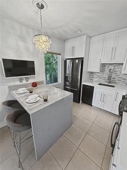 Building Photo - 1423 Holly Heights Dr