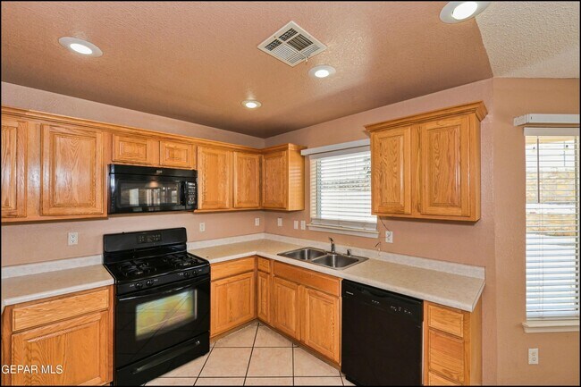 Building Photo - 452 Emerald Pass Ave