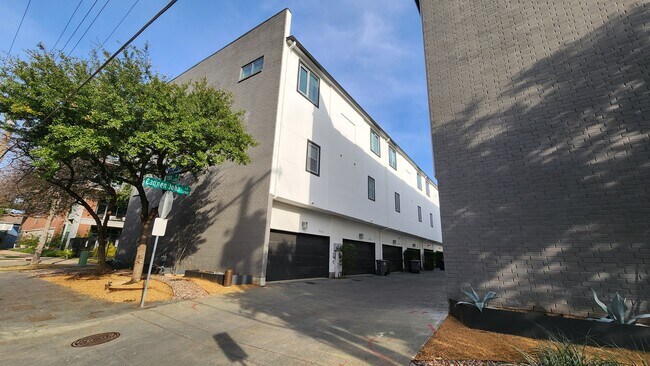 Building Photo - 744 Cannen John Ln