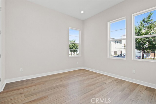 Building Photo - 200 Brackens