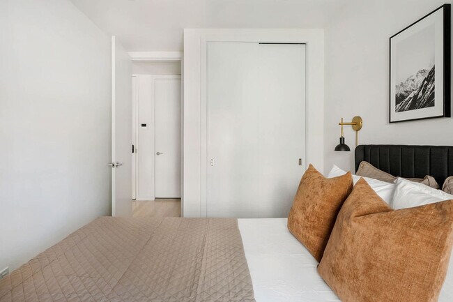 Building Photo - 317w E 14th St