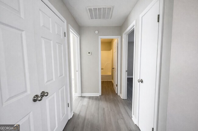 Building Photo - 271 E Wright St