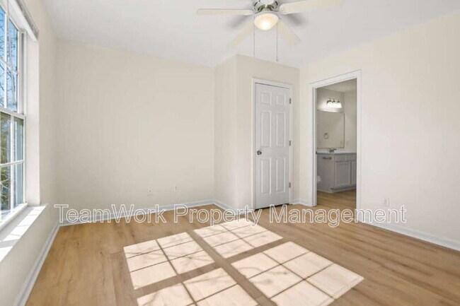 Building Photo - 131 Boone St