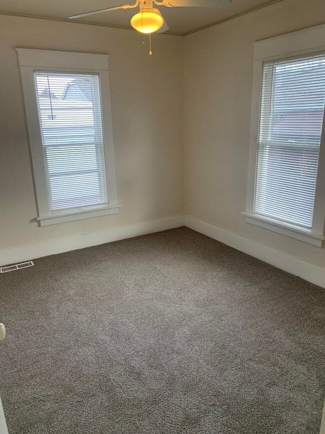 Building Photo - HALF OFF SECOND MONTH'S RENT WITH SIGNED L...