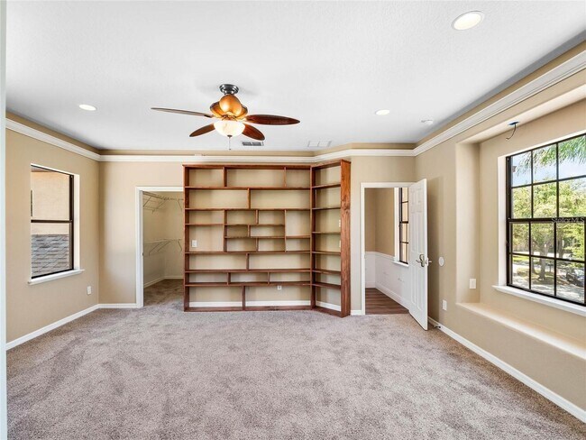 Building Photo - St Cloud Beauty