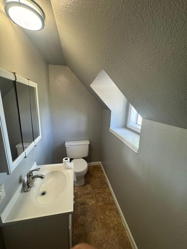 Building Photo - Remodeled 4 bedroom in Trinidad!