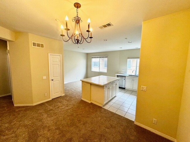 Building Photo - Three Story Condo for Rent Near Old Town T...