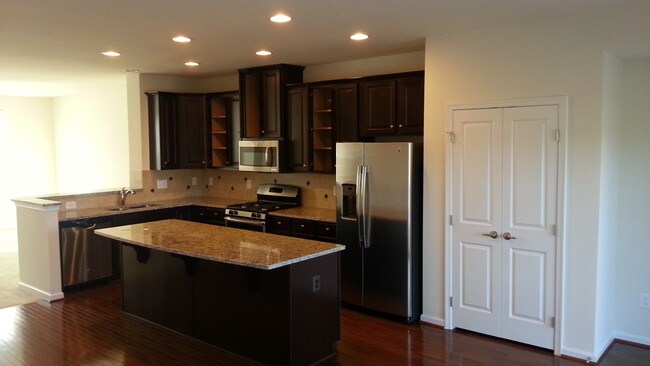 Building Photo - 45986 Iron Oak Terrace