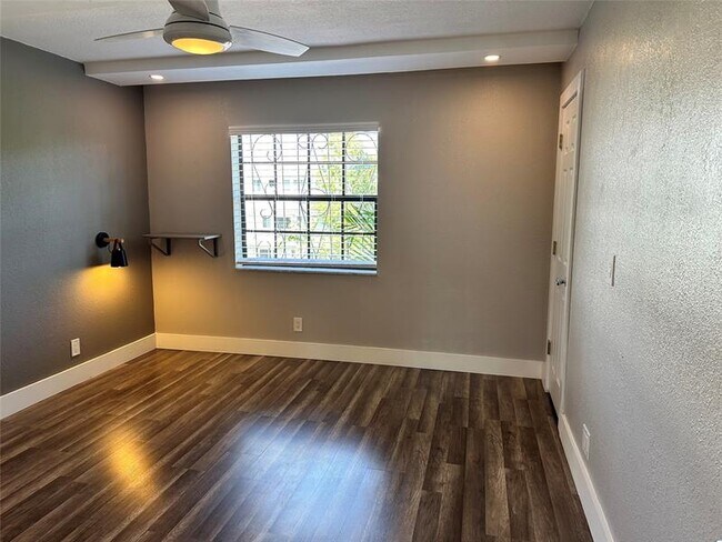 Building Photo - 620 NE 28th St