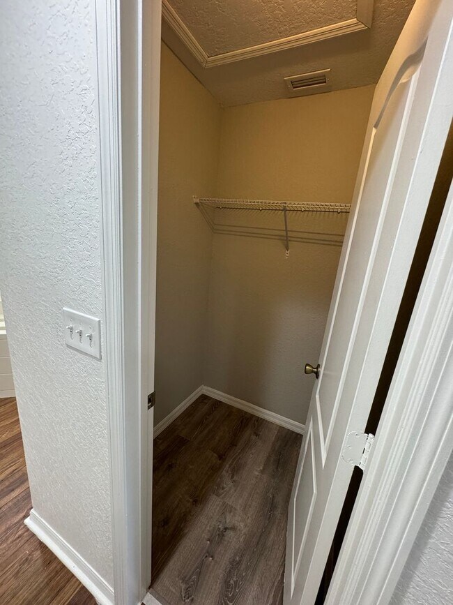Building Photo - 4 Bedroom 2 Bath Home in Poinciana Village 3