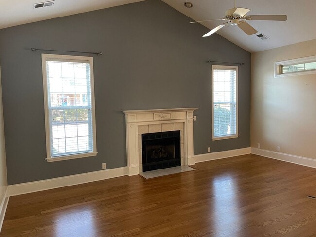 Building Photo - 3 Bedroom 2 Bathroom with a  Bonus Room  House in Winding River Plantation