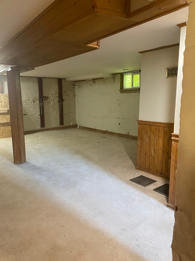 Building Photo - 1491 S York St