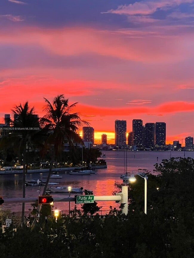 Building Photo - 1674 Bay Rd