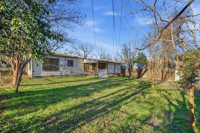 Building Photo - 4020 Maple Ave