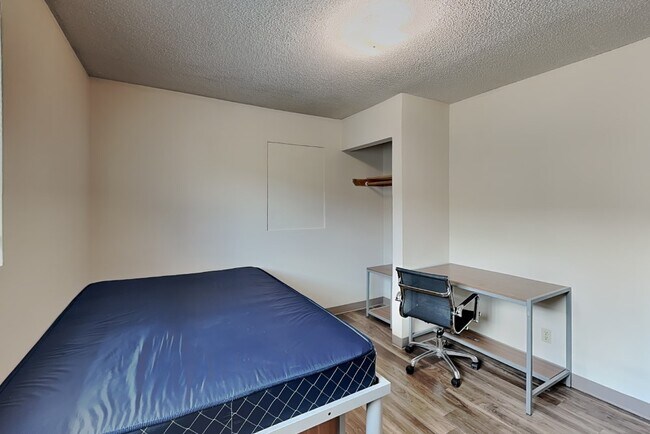 Building Photo - 218 Stanton Ave