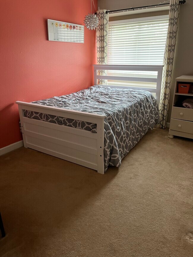 Building Photo - 1014 E 132nd Way