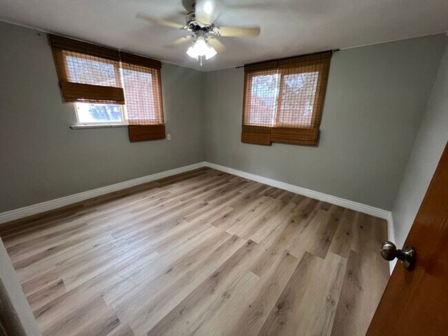 Building Photo - Gorgeous 2 Bedroom home close to Sloan's Lake and Downtown!