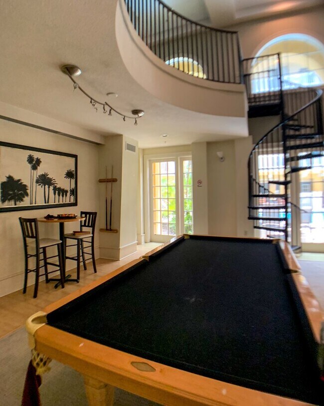 Building Photo - Great 1/1 Condo unit with city view