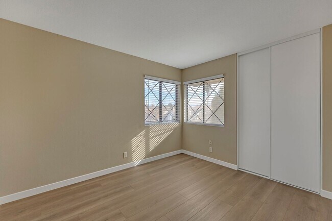 Building Photo - 3158 Laurel Ave