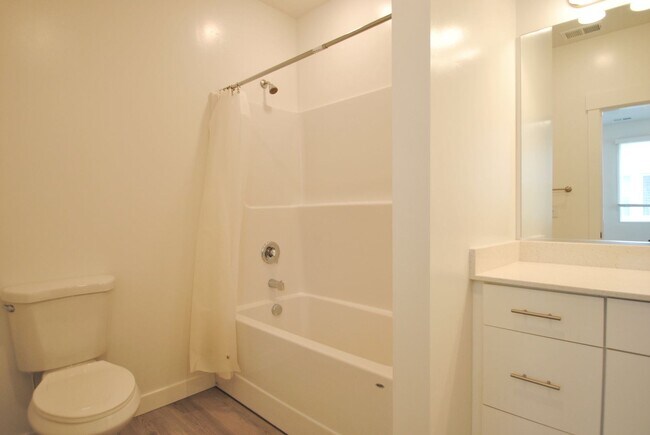 Building Photo - Modern 2 Bedroom Townhome with Amenities Included