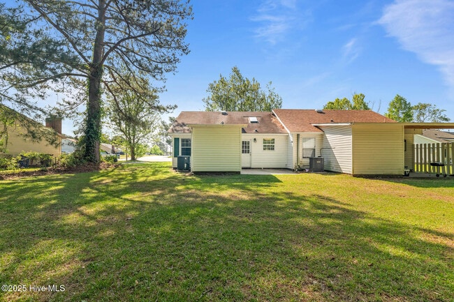 Building Photo - 141 Pine Crest Dr