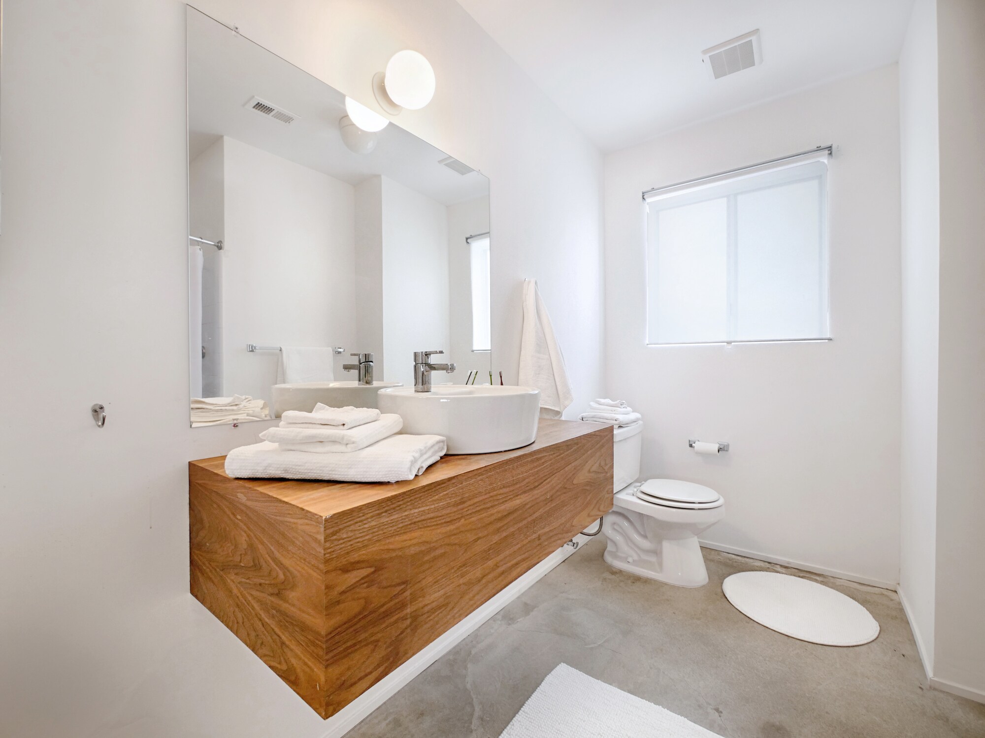 Building Photo - 277 East Racquet Club Road