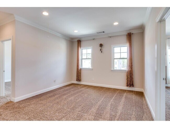 Building Photo - 656 Leland Pkwy