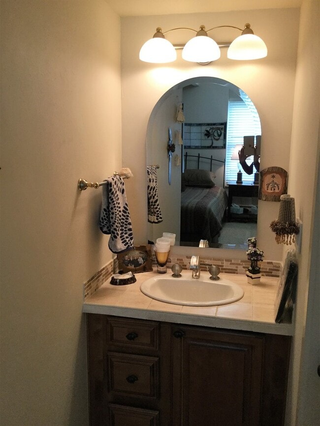 Building Photo - Summer Seasonal Rental- Anchorage East 11