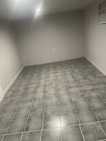 Building Photo - 2302 E Yale St