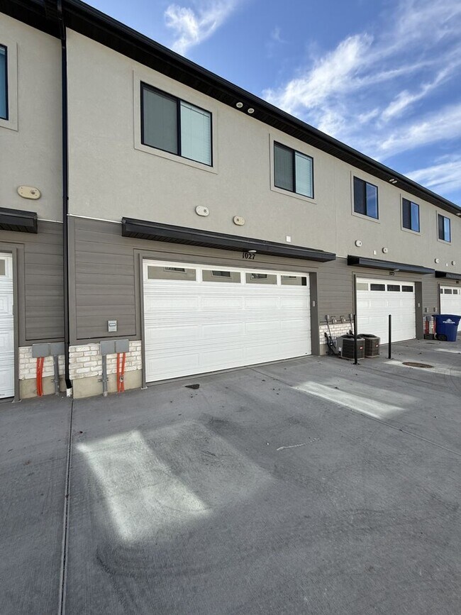 Building Photo - Beautiful Home in Spanish Fork