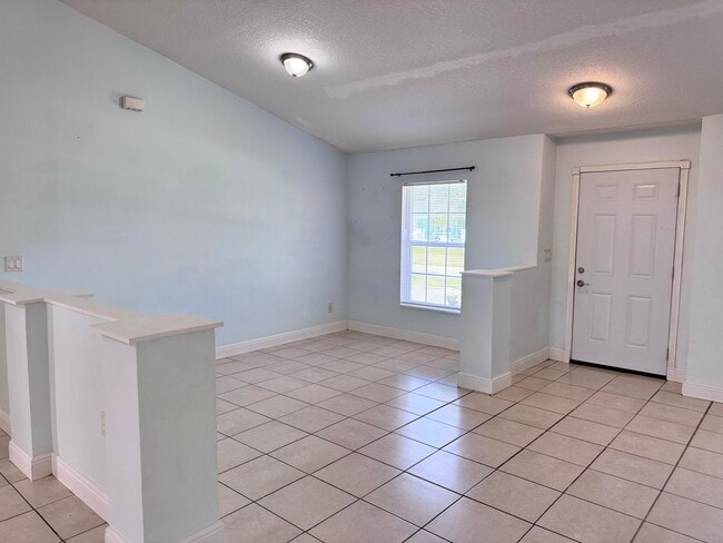 Building Photo - 5906 Spruce Dr