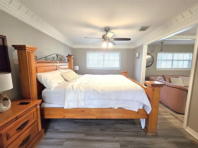 Building Photo - 560 Brandon Rd