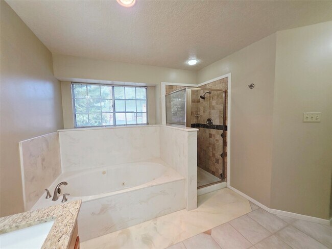 Building Photo - 10306 Jockey Club Dr