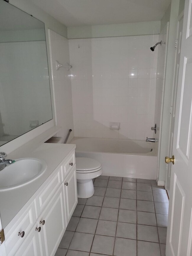 Building Photo - 2 BED 2 BATH CONDO CAPRI AT HUNTERS CREEK