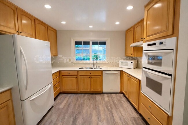 Building Photo - 7132 Bark Ln