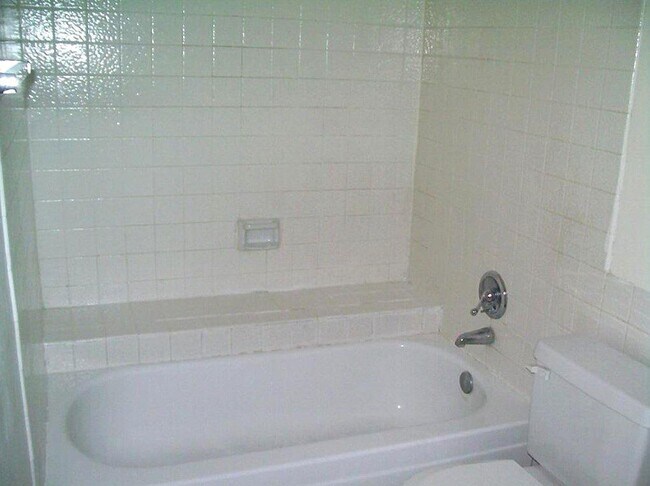 Building Photo - 2816 S Bartell Dr