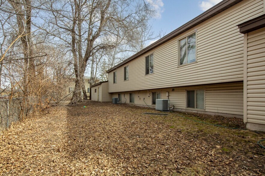 Building Photo - 3828 W 108th St