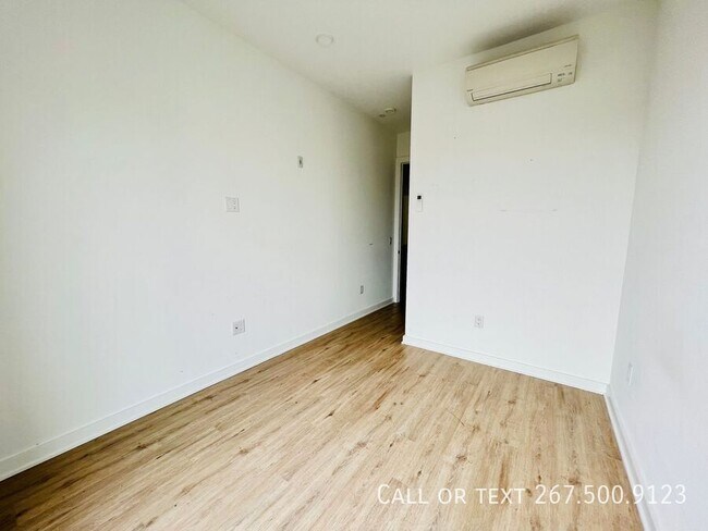 Building Photo - 1306 N Front-2F